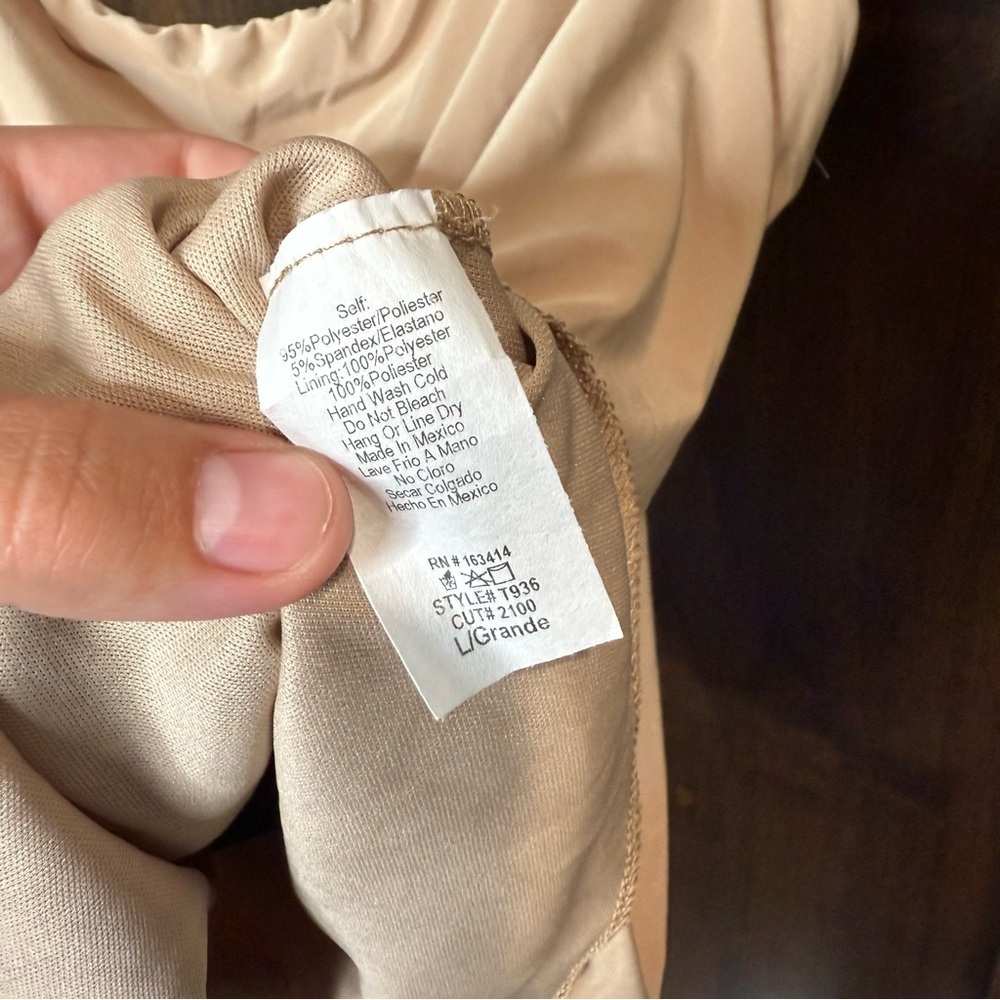 21 Saints NWT Women's Cream Sleeveless Top feminine wide straps straight neck L - Picture 7 of 7